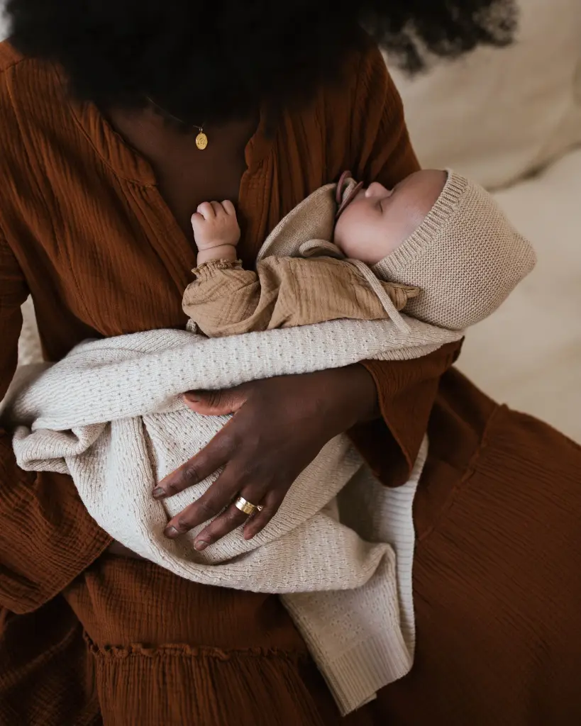 BONNET DOLLY SAND 9__ EAN 5404027800936 – 5404027800943 - 5404027800950.webp