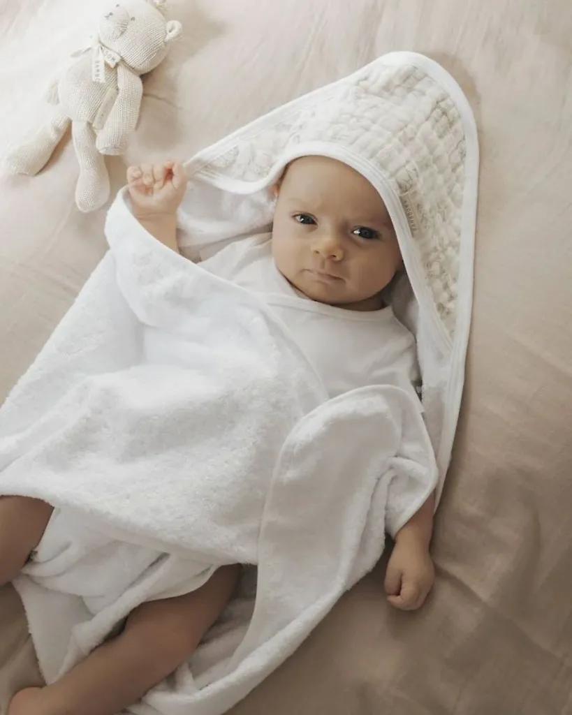 bamboom-baby-towel-with-hood-glove-oyster-grey-boomys-world-towels-and-flannels_556160_zoom.webp