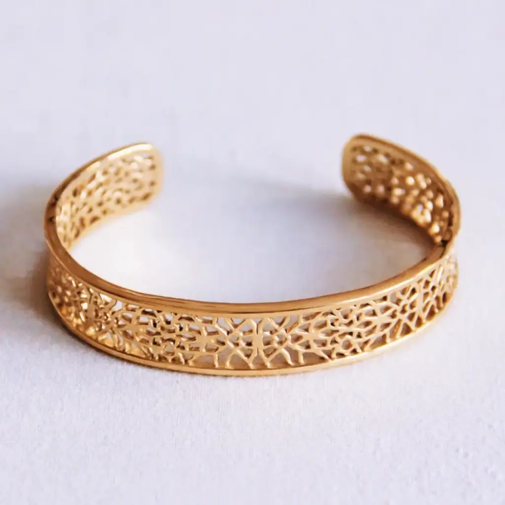 Wide Bracelet with Openwork Pattern - Bazou