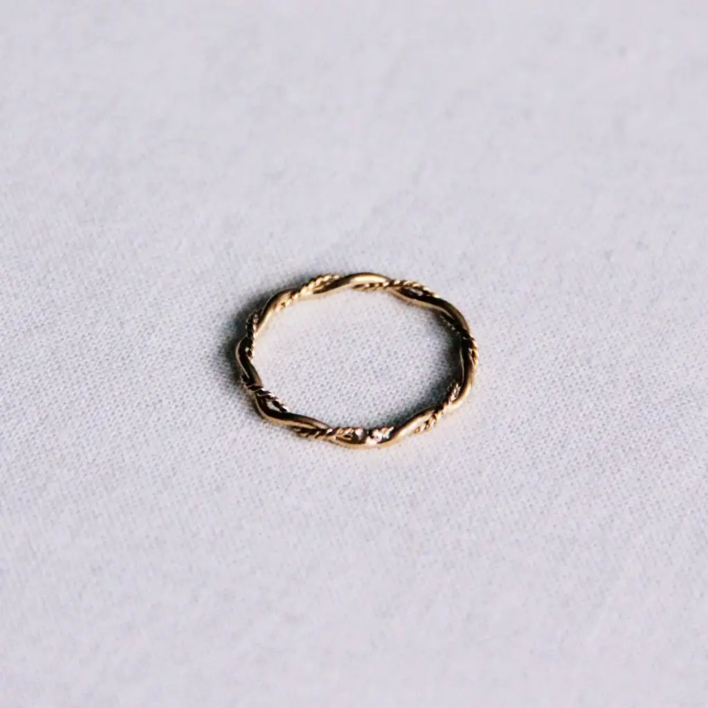 Minimalistische gevlochten ring van verguld roestvrij staal - Bazou