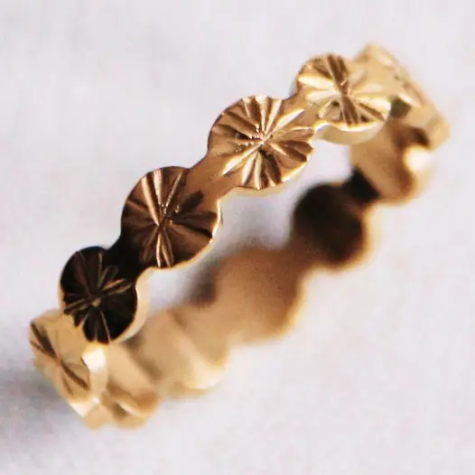Ring van roestvrij staal met goudkleurige fantasieprint - Bazou