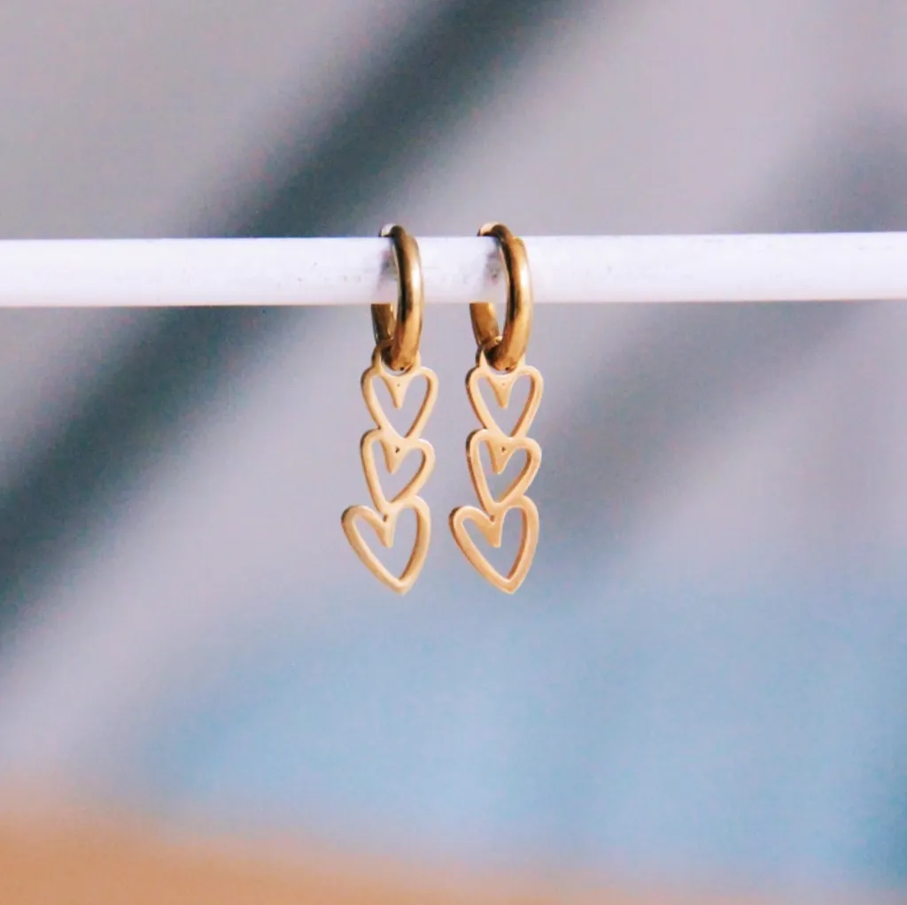 Stainless Steel Rings with 3 Tilted Hearts Gold - Bazou