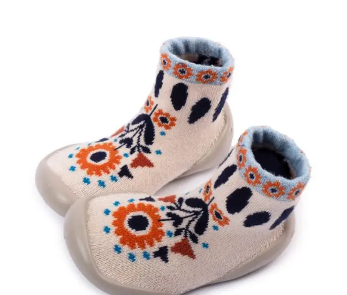 Chaussons Fleurs fond blanc pointure 38/39 - Liste de cadeaux d'anniversaire pour Basile